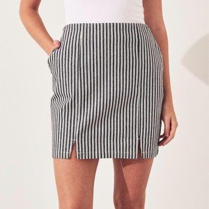 Hollister Ultra High-Rise Vertical Navy Striped Double Slit Mini Skirt Sz M